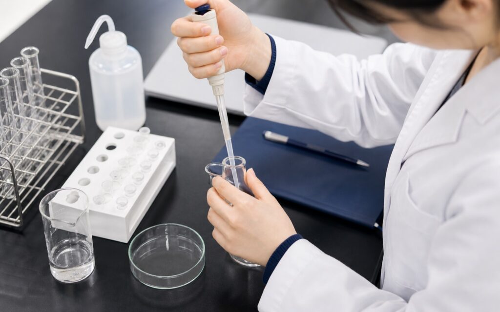 薬学部・薬剤師国試の学習・指導シーン｜ウェルズ家庭教師センター